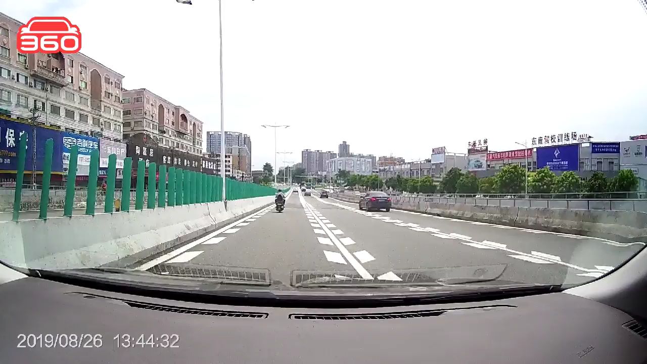 碰瓷党新成员?